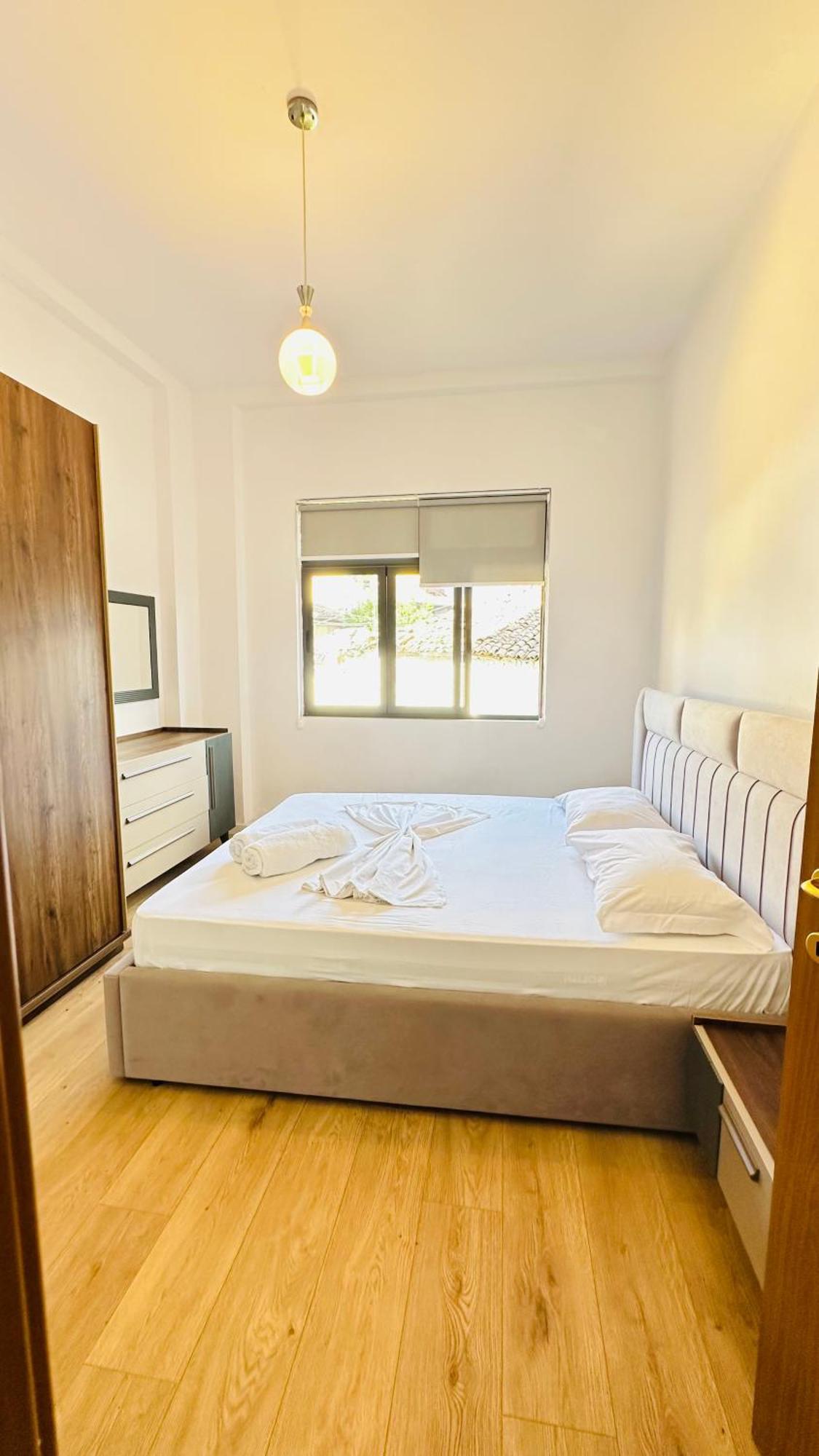Pazari I Ri, Quiet And Stay, Self Check-in